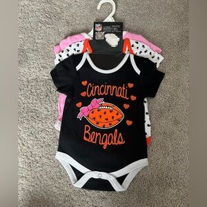 New Baby Cincinnati Bengals Football Bodysuits Size 0-3 Months